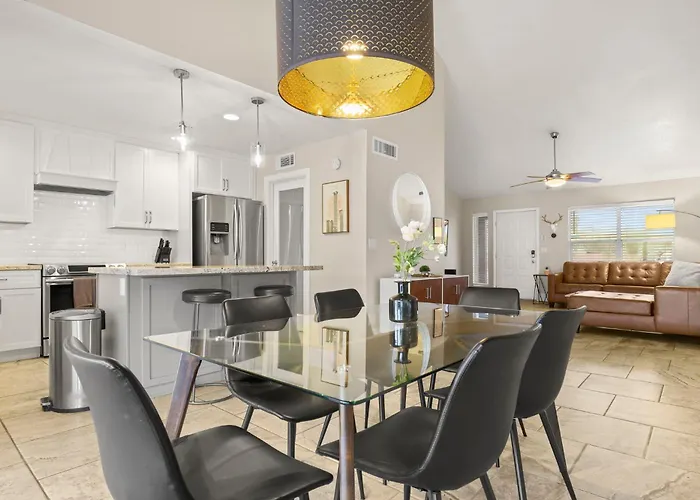 The Dava: Free Heated Pool & Putting * Tempe